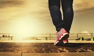 Tendencia natural de las personas a caminar hacia la izquierda identificada en estudio