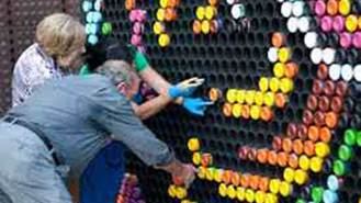 2.000 latas recicladas para crear un gran mural colectivo que refleje el espíritu compartido de Iberoamérica en Carabanchel