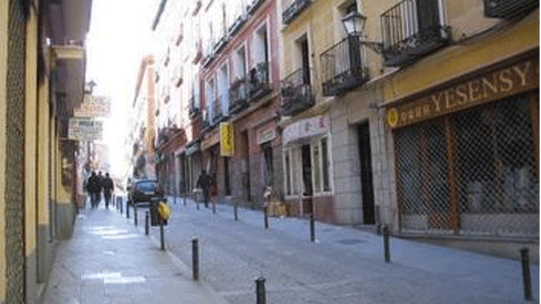 Una mujer apuñalada por su expareja en Lavapiés, pese a tener orden de alejamiento