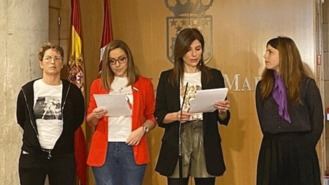 Plante del PP a la lectura del comunicado institucional por el 8M, asiste la izquierda y C,s