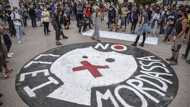 PSOE y UP pactan derogar de la Ley Mordaza sanciones por manifestaciones no convocadas