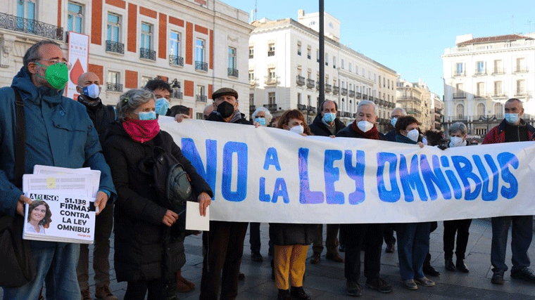 47 organizaciones entregan más de 50.000 firmas contra la Ley Ómnibus