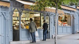 'Desesperación' entre los libreros de la Cuesta de Moyano, sin agua en sus casetas 'desde hace siete meses'