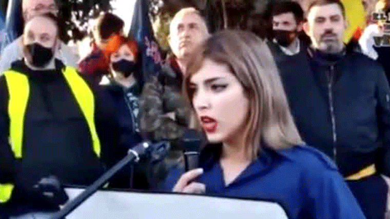 La líder ultra de Bastión Frontal se sienta en el banquillo por 'apremiar' a la violencia contra musulmanes y marroquíes