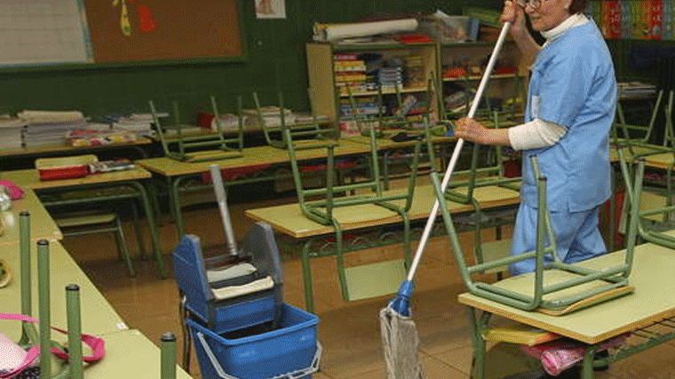 El Ayuntamiento rescinde el contrato de la limpieza de los colegios por 'graves incumplimientos'