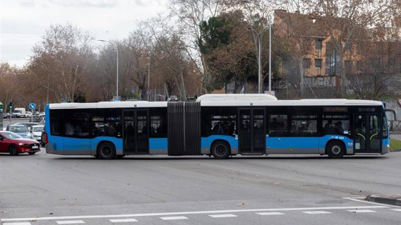 El PSOE exige la retirada de diez autobuses de la Línea 145 de la EMT por 'problemas' en la climatización