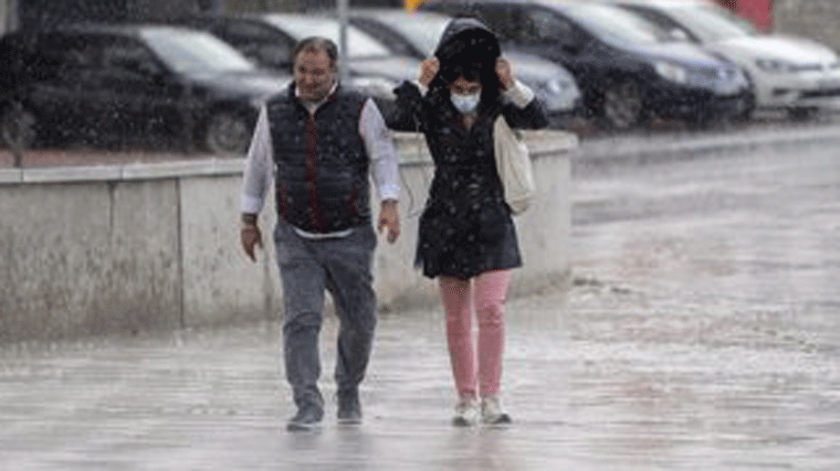 Aviso amarillo por fuertes lluvias y tormentas este lunes en el Sur y Este de la región