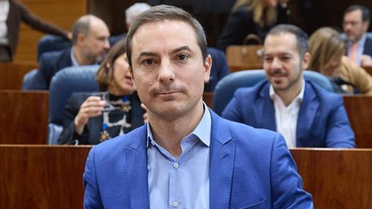 Lobato no asiste al primer Pleno de la Asamblea tras los cambios de Oscar López