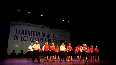 Los mayores de Móstoles brillan en el Teatro del Bosque
