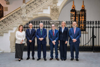 Empleados mayores de 55 años destacan por su compromiso laboral y menor percepción de discriminación