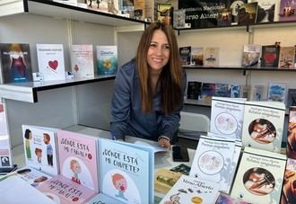 Presentación del poemario 'Besos de lavanda' de Lucía Calderón en la biblioteca Gloria Fuertes