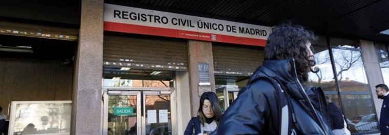 Lucía, canaria de 20 años, primera en cambiar de sexo en el Registro Civil de Madrid