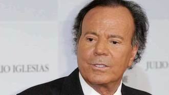 Dos exempleadas de Julio Iglesias, una empleada de hogar y una fisioterapeuta, le acusan de agresiónes sexuales