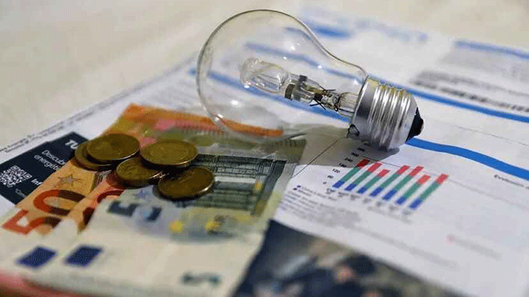 El precio de la luz toca máximos y alcanza el pico de 225 euros/MWh
