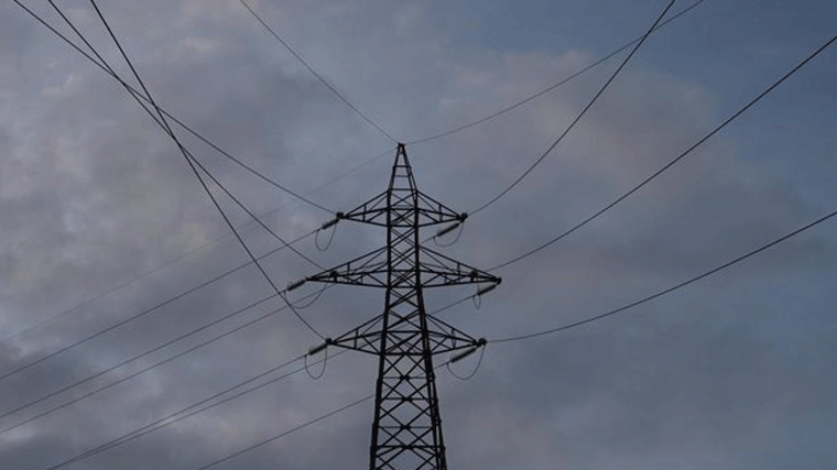 El precio de la luz cae hoy hasta los 21,79 euros/MWh, el más bajo en dos meses