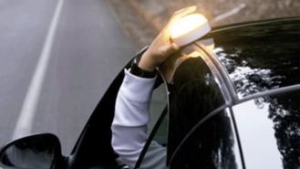 Los triángulos del coche pueden sustituirse por una luz desde el jueves