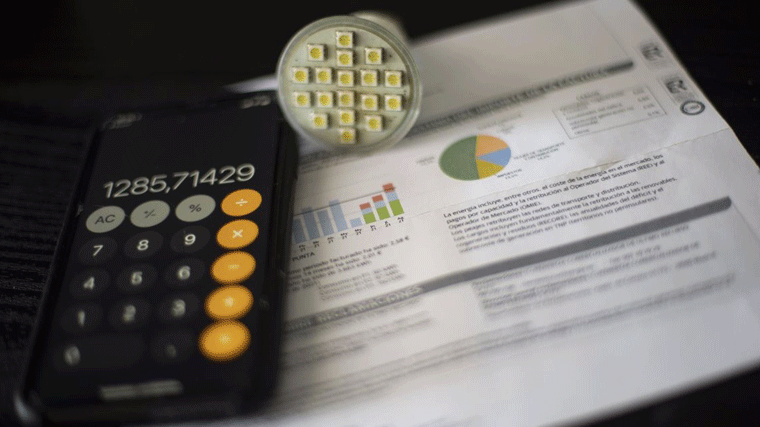La luz continúa su escalada alcista, llegará este martes a los 203,68 € MWh