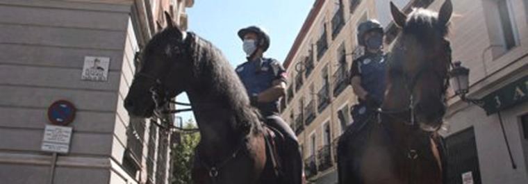Madrid se blinda contra el botellón: Agentes de paisano, a caballo y drones