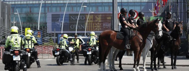 'Fase crítica' en la `zona cero´: Controles, perros, agentes a caballo y drones peinan Ifema