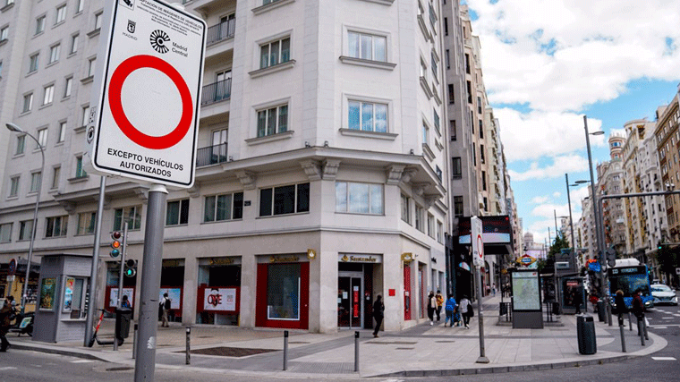 La Comunidad contra la nueva Ordenanza de Movilidad de Madrid: Deja circular más coches en el Centro