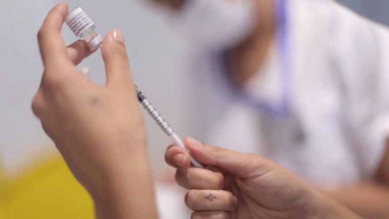 Madrid tiene al 61% de la población diana inmunizada, el 80% con una dosis y pide vacunas