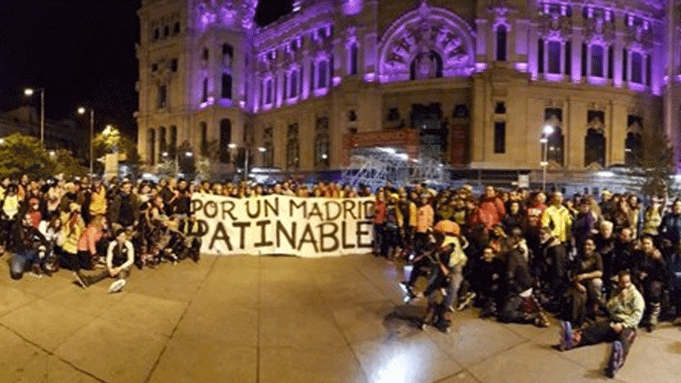 Patinadores se manifiestan para que se autorice la 'Madrid Friday Night Skate'