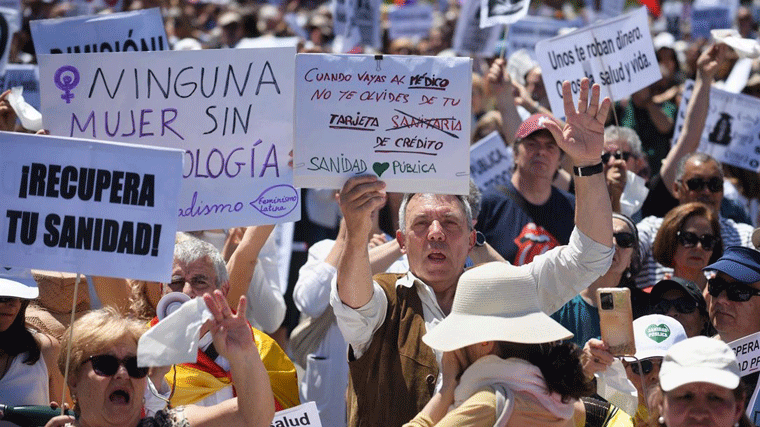 Madrid es la CCAA que menos invierte en políticas sociales, con 574 euros menos por habitante que la media nacional
