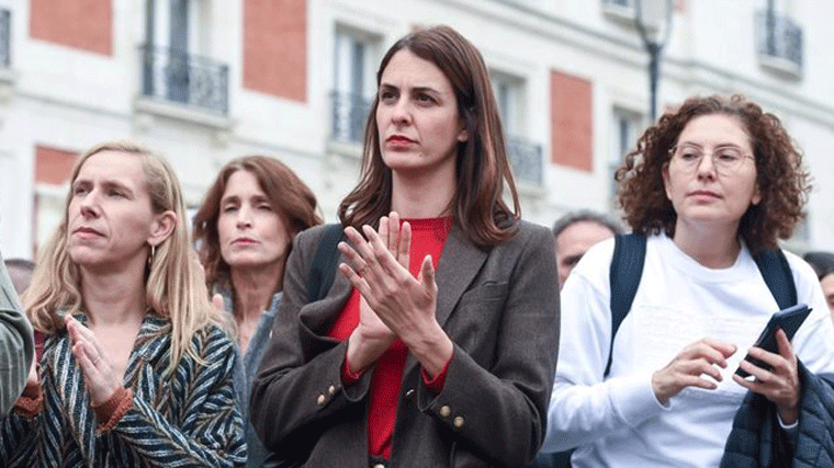 Maestre se salta el acto institucional para acudir a la protesta de las trabajadoras de la Red de Violencia de Género