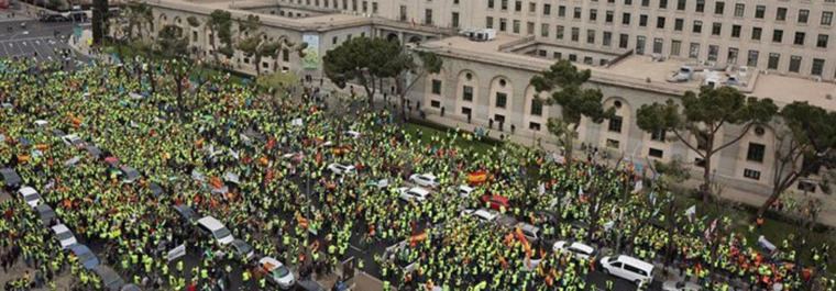 4.000 transportistas se manifiestan en Madrid: El acuerdo son 'migajas'