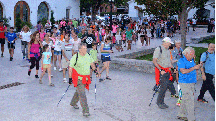 Vecinos de todas la edades se dieron cita en la Marcha Saludable Nocturna