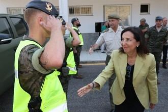 Margarita Robles elogia a la Brigada ‘Galicia VII’ por su labor en la lucha contra incendios