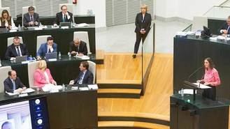 Maroto abandona el Pleno tras ser presentada irónicamente por Almeida como la edil que 