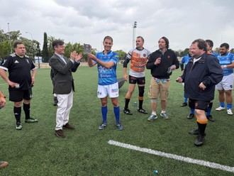 Martínez Páramo entrega trofeos en el VI Torneo Solidario de Rugby Veteranos