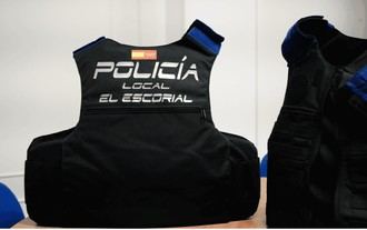 Nuevos chalecos antibalas para mejorar la seguridad de la Policía Local en El Escorial