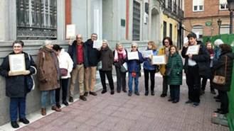 Mayores de Chamberí vuelven a concentrarse ante la Junta Municipal para que se les aplique tarifas reducidas en CDM