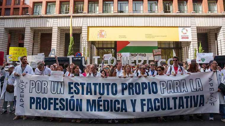 Médicos y facultatitvos irán a la huelga del 9 al 12 de diciembre contra el Estatuto Marco