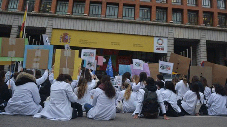 Los médicos anuncian una 'gran manifestación' frente a Sanidad contra el Estatuto Marco de Mónica Martínez