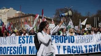 Médicos retoman la tercera semana de huelga por el Estatuto Marco este lunes