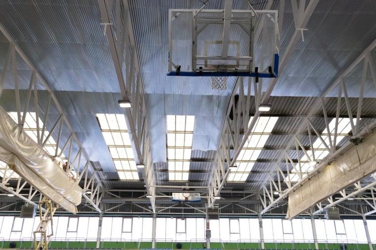 Renovación del pabellón deportivo del CDM Ángel Nieto con nuevo aislamiento y acústica mejorada