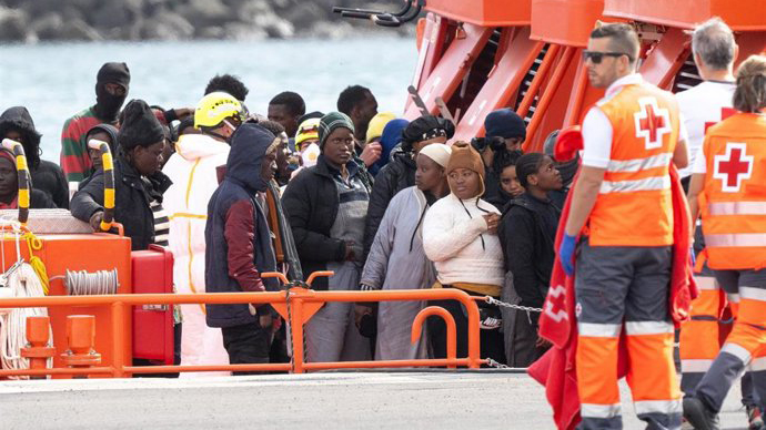 El Gobierno comenzará el próximo lunes el traslado de menores migrantes con ocho derivaciones a la Peninsula