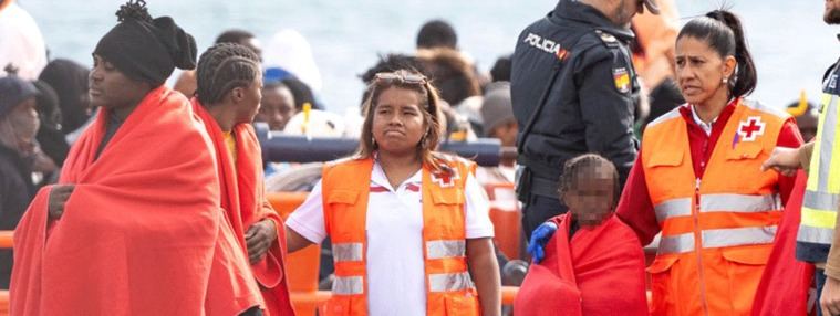 Madrid llevará a los tribunales y la UE el reparto de menores migrantes que fija 30 para Cataluña y 700 para la Comunidad