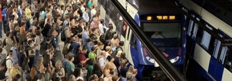 MM y PSOE denuncian 'caos' en el Metro que obliga a desplegar a 'empujadores' en andenes y vagones