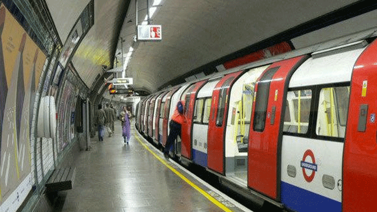 Cifuentes pide a los maquinistas de Metro que 'reflexionen' por la huelga