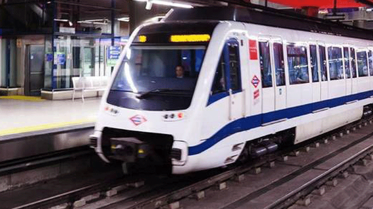 Concentración para exigir a Metro la suspesión del transbordo en Tres Olivos