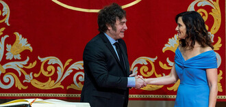 Milei une aún más a Abascal y Ayuso y le hace un favor al dictador Sánchez