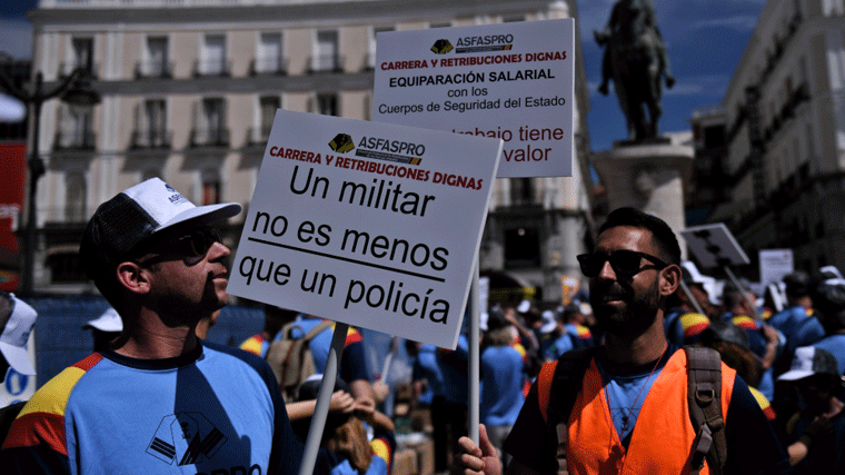 Imagen de archivo de una manifestación de militares pidiendo un aumento salarial