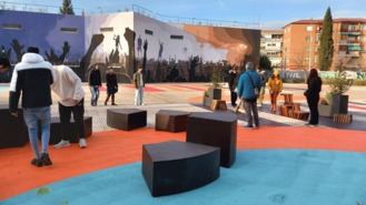 Instalan un mobiliario experimental fabricado con materiales reciclados por estudiantes