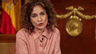 Montero prepara más impuestos al tabaco, revisión del sistema de autónomos y Sociedades
