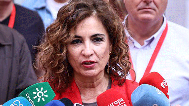 Montero no descarta la presencia en las listas de barones del PSOE que han perdido la presidencia