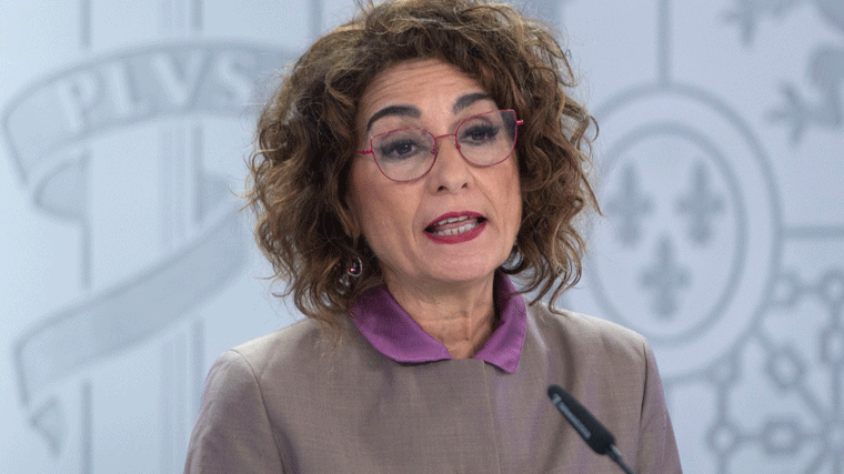 Montero contenta a los funcionarios y aprobará un alza adicional retroactiva de su sueldo del 0,5%